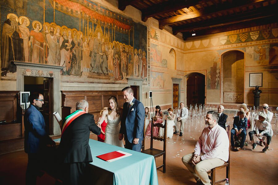 Elopement photography in San Gimignano