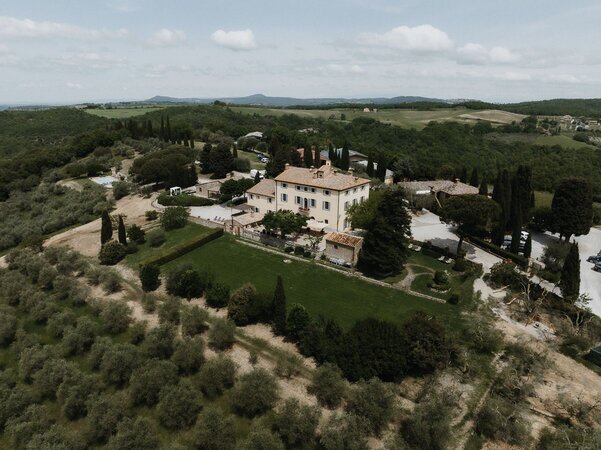 Wedding at the Terre di Nano farmhouse in Pienza with the photographer Vincenzo Errico